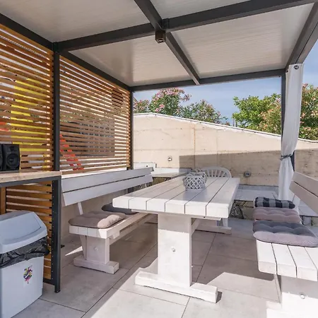 Pet Friendly In With Kitchen Kornić