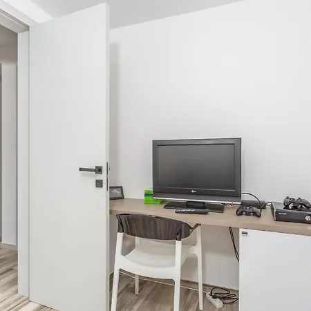 Pet Friendly In With Kitchen * Kornić
