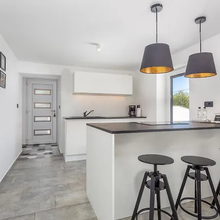 Pet Friendly In With Kitchen Semesterbostad Kornić
