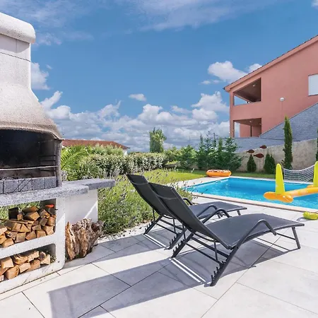 Pet Friendly In With Kitchen * Kornić